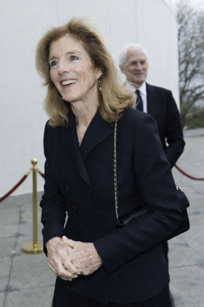 Caroline Kennedy en una aparición pública durante su etapa de servicio diplomático y vida institucional.