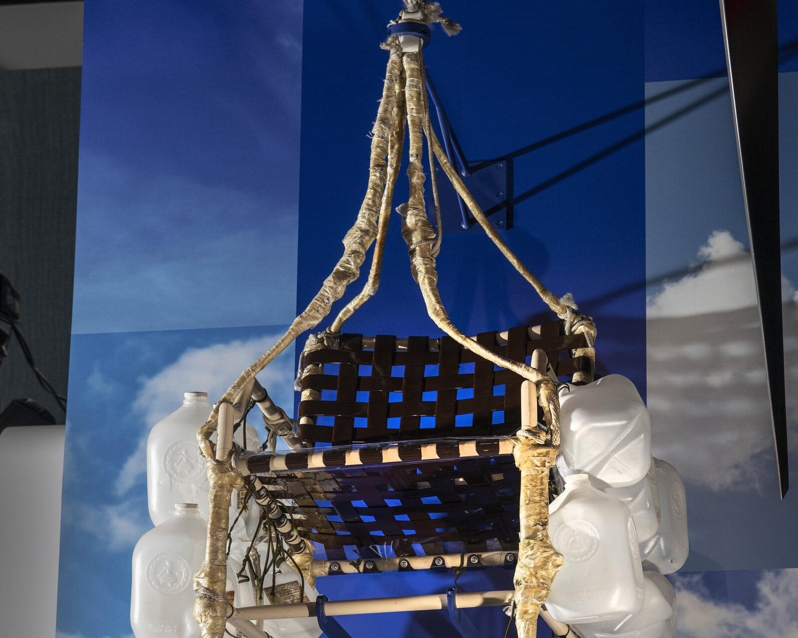 Silla de jardín utilizada por Larry Walters en su vuelo de 1982.