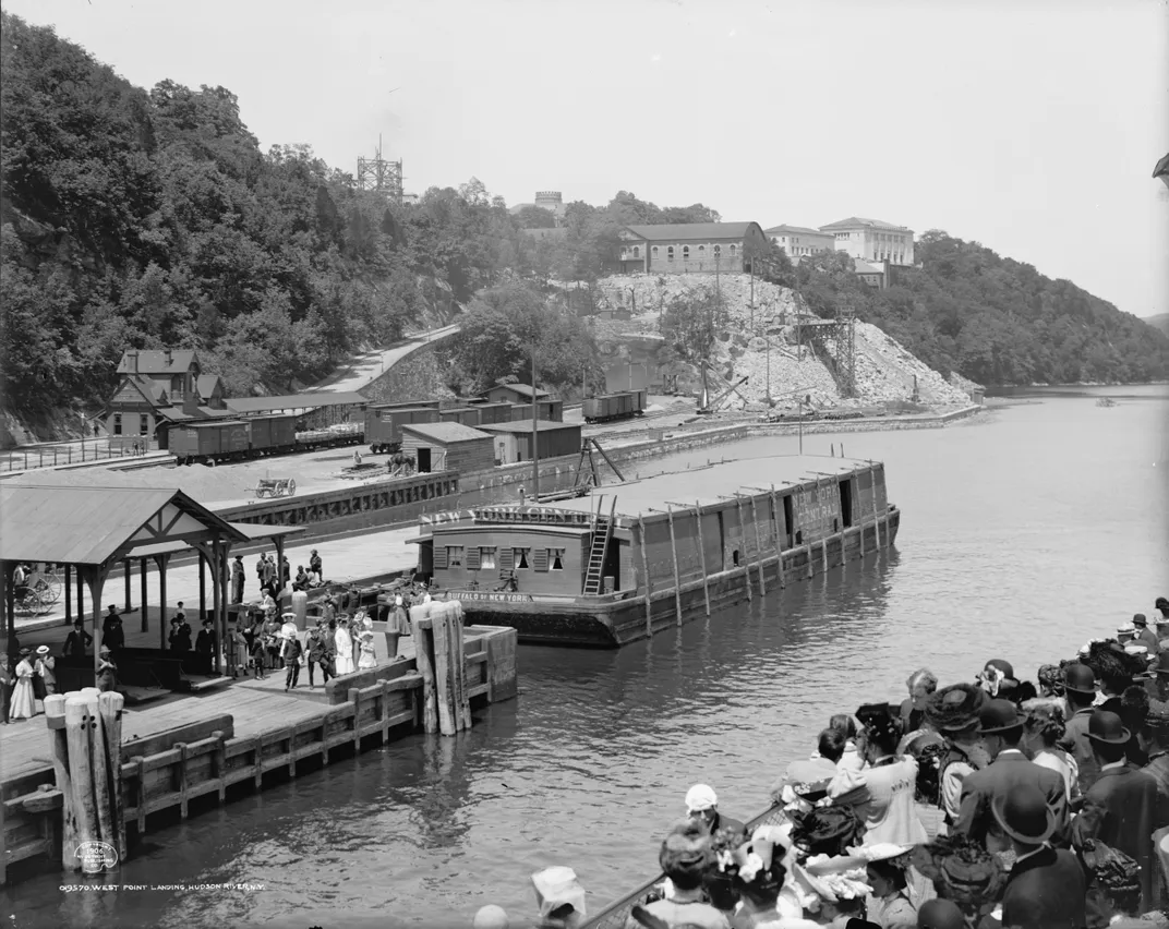 La historia de Estados Unidos fluye a través del río Hudson y la autopista fluvial del país está en auge.
