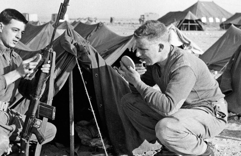 Etiqueta cotidiana derivada de la Segunda Guerra Mundial