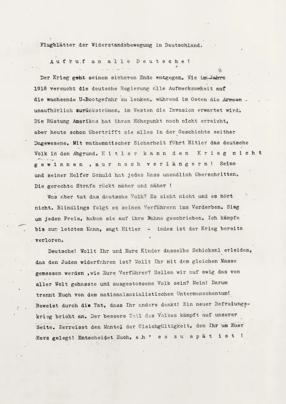 Primera página mecanografiada de la quinta hoja de la Rosa Blanca, con encabezados y párrafos llamando a la resistencia contra Hitler.