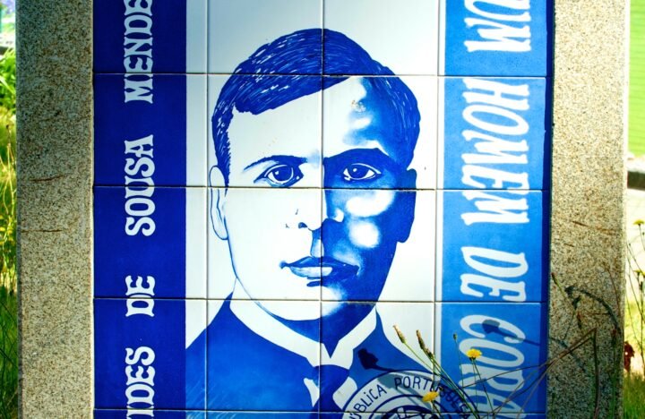 Homenaje en azulejos a Aristides de Sousa Mendes en Viseu, Portugal