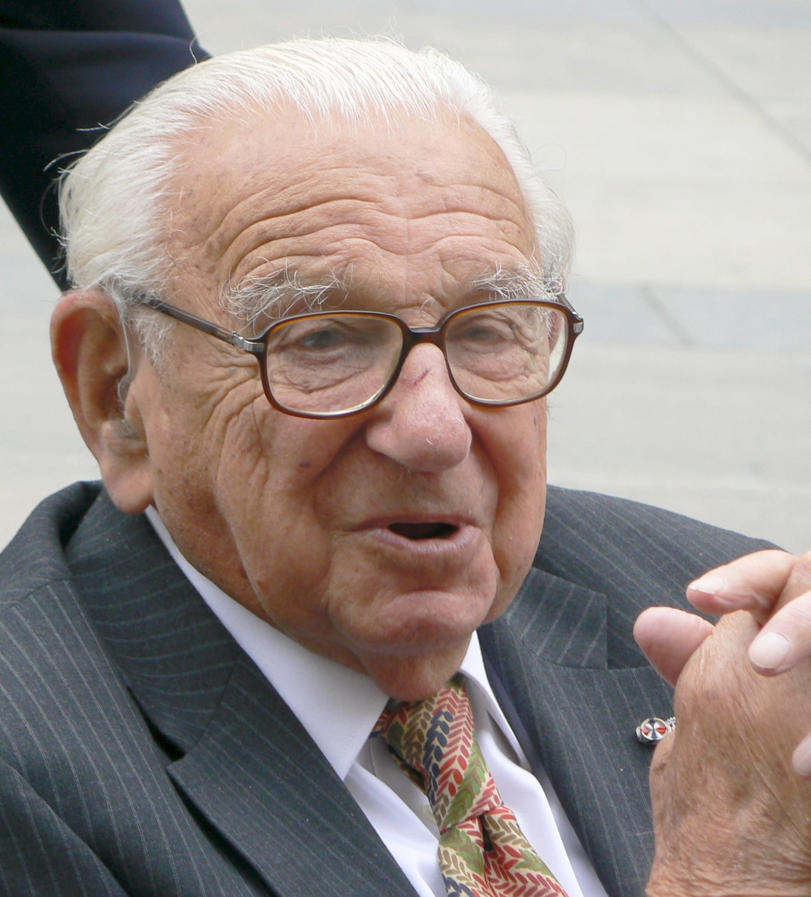 Nicholas Winton durante una visita al Castillo de Praga