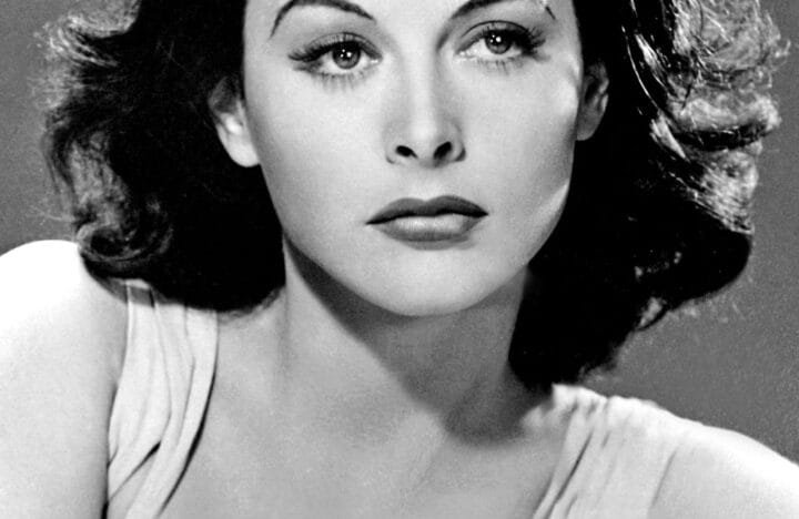 Retrato publicitario de la actriz e inventora Hedy Lamarr en 1940