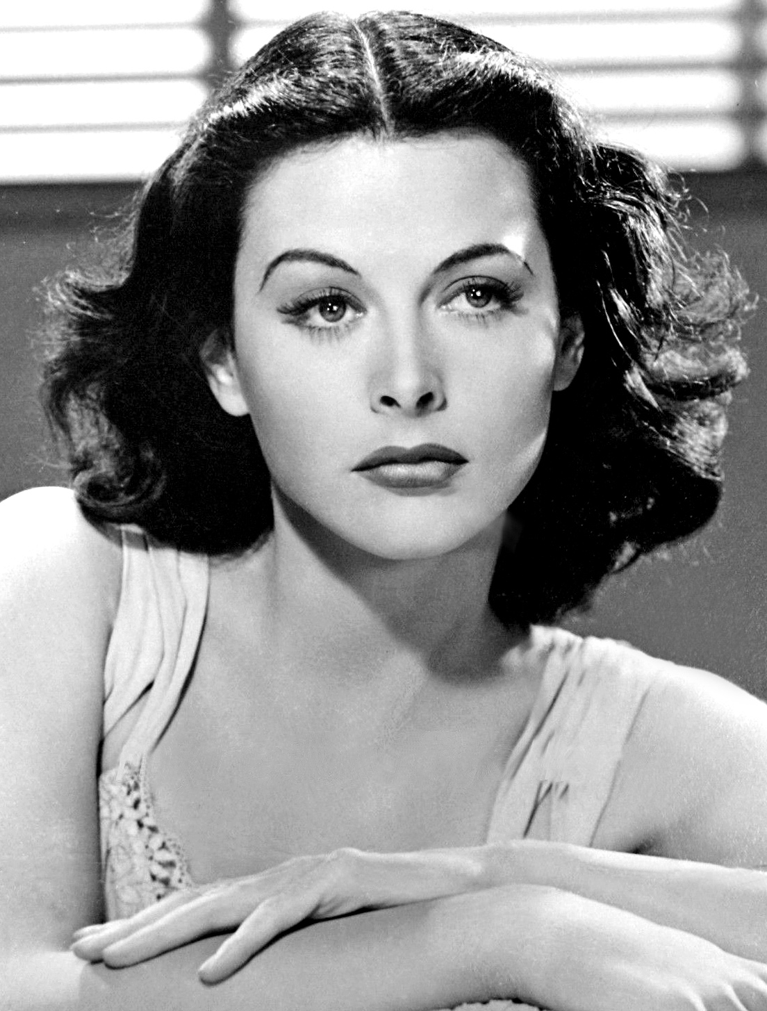 Retrato publicitario de la actriz e inventora Hedy Lamarr en 1940