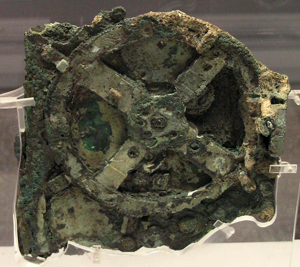 Fragmento principal del mecanismo de Anticitera en el museo de Atenas
