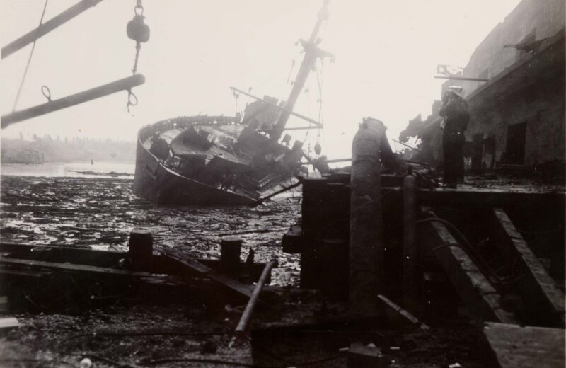 El barco SS Wilson B. Keene dañado tras el desastre de Texas City
