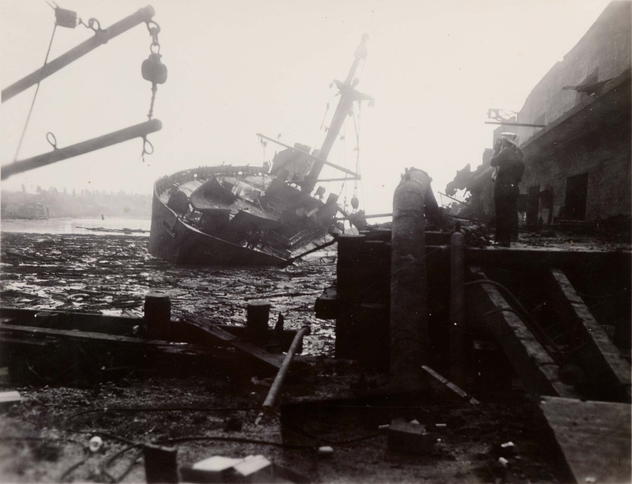 El barco SS Wilson B. Keene dañado tras el desastre de Texas City