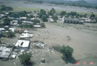 Depósitos de lodo y ruinas de Armero después de la tragedia de 1985