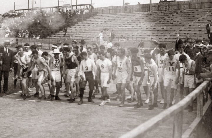 Corredores en la salida de la maratón olímpica de San Luis de 1904