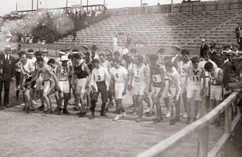 Corredores en la salida de la maratón olímpica de San Luis de 1904