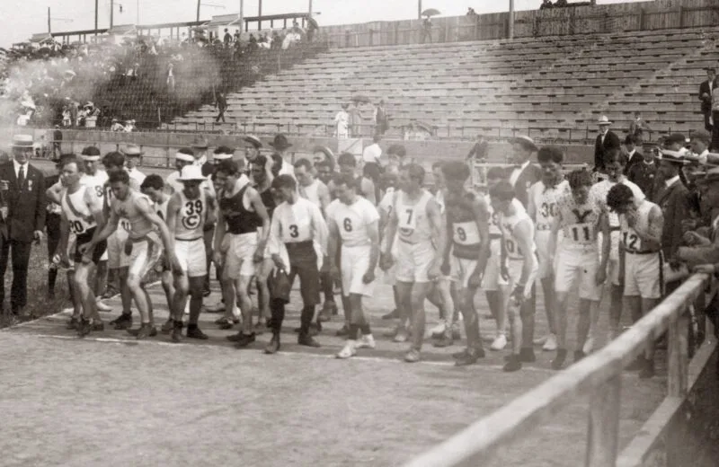 Corredores en la salida de la maratón olímpica de San Luis de 1904