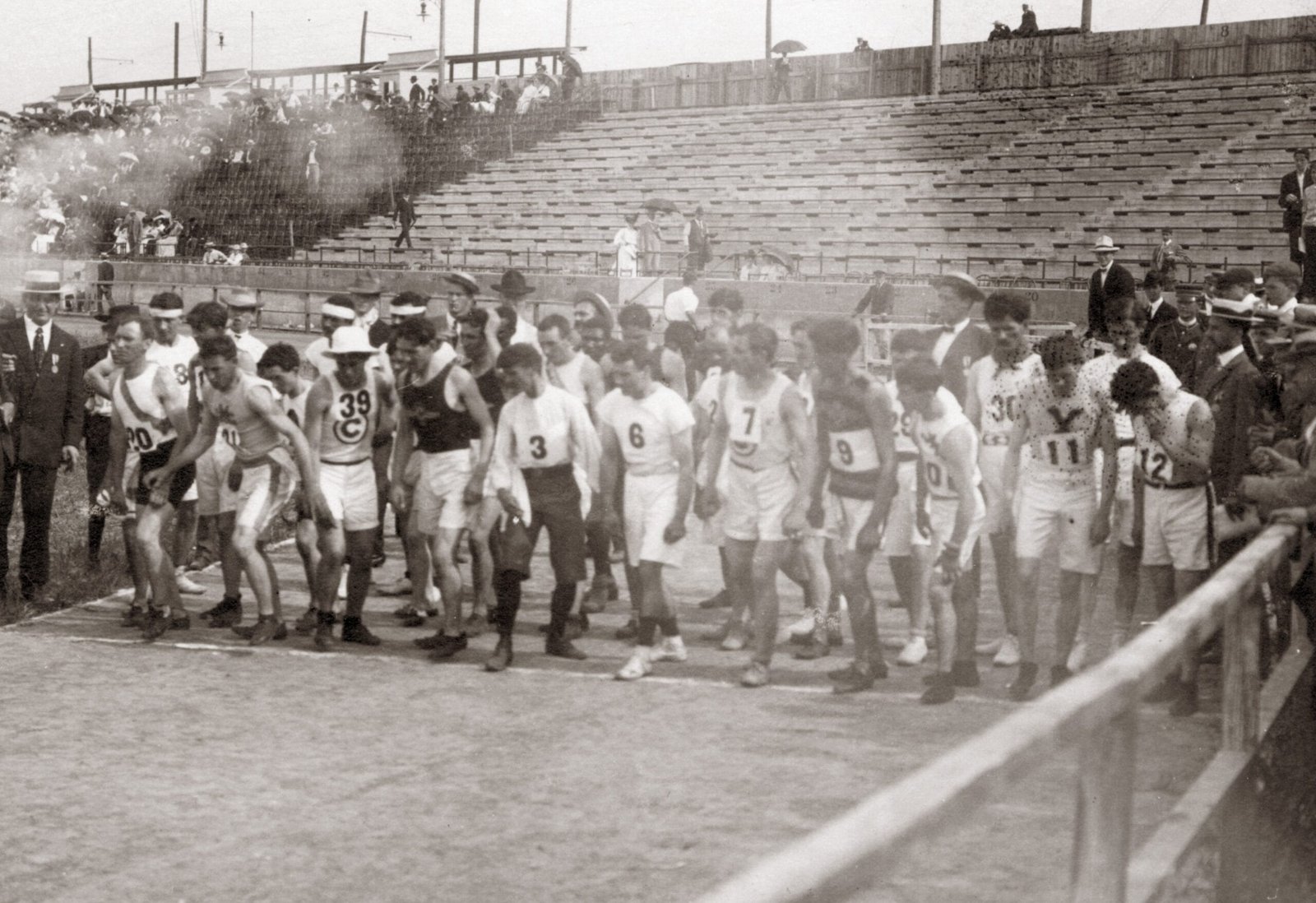 Corredores en la salida de la maratón olímpica de San Luis de 1904
