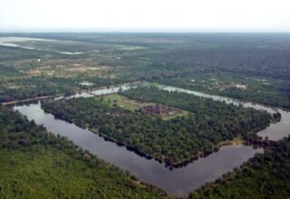 Vista aérea de Angkor Wat y su foso en Camboya