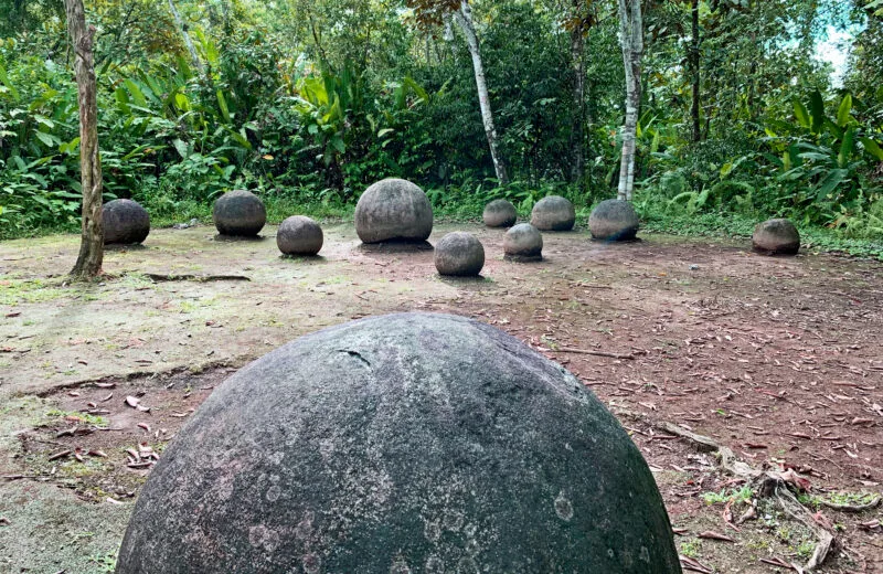 Esferas de piedra conservadas en su contexto arqueológico en Finca 6, Costa Rica