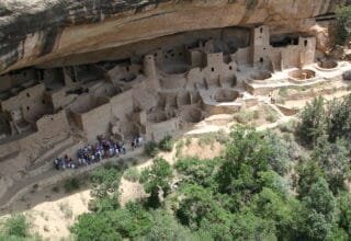 Cliff Palace dentro de un acantilado en el Parque Nacional Mesa Verde
