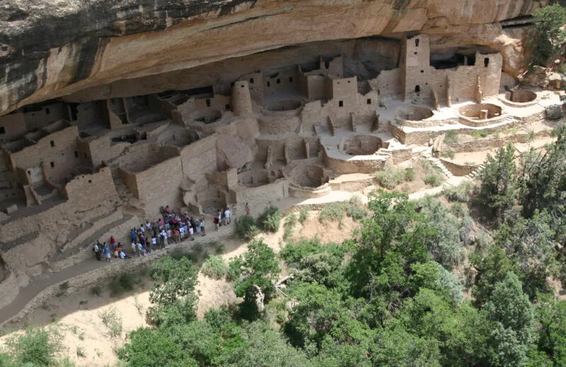 Cliff Palace dentro de un acantilado en el Parque Nacional Mesa Verde