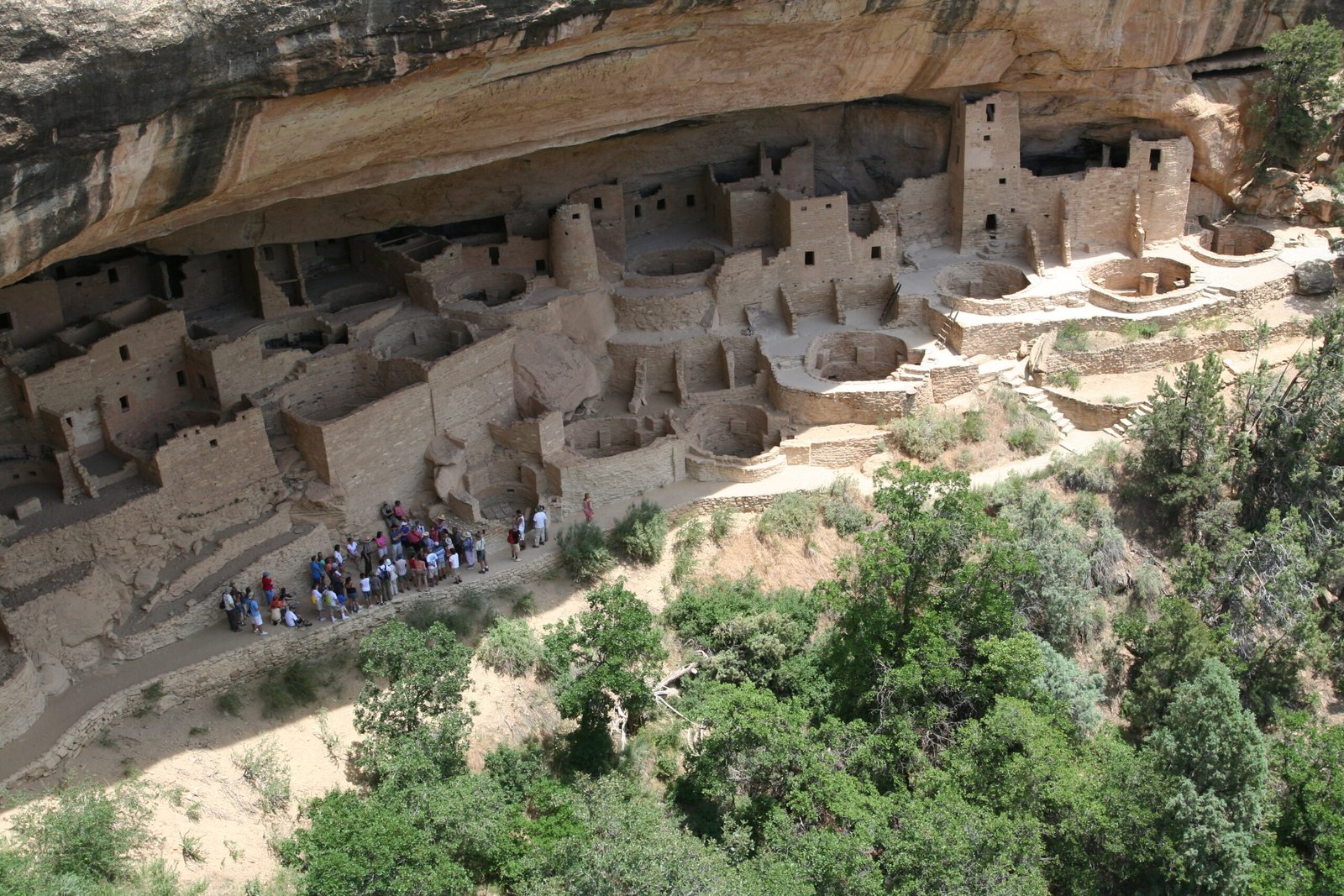 Cliff Palace dentro de un acantilado en el Parque Nacional Mesa Verde