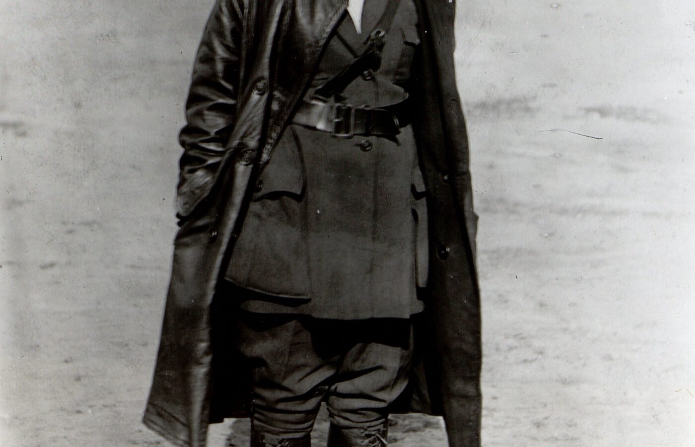 Retrato de la aviadora Bessie Coleman hacia 1922