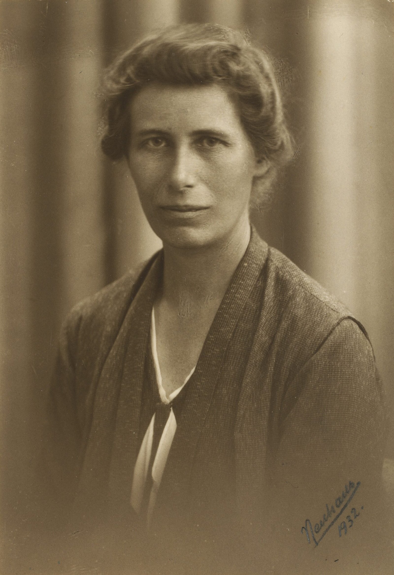 Retrato de la sismóloga danesa Inge Lehmann en 1932